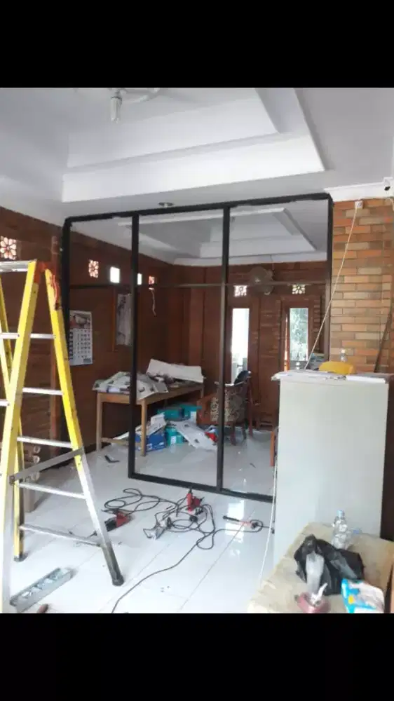 sekat dinding kaca kantor ruko tempat usaha sekolah sekat dinding