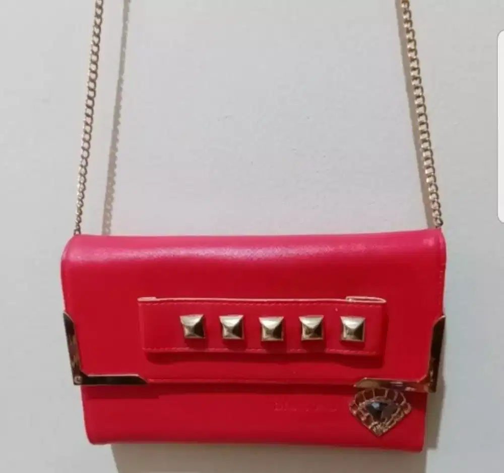 Tas wanita merah pesta