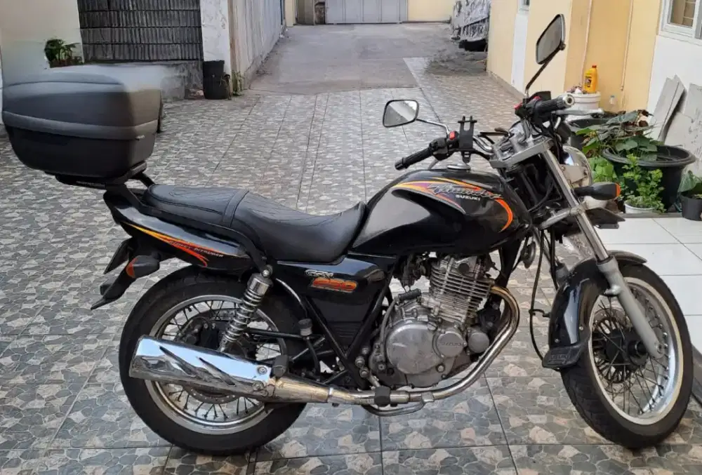 DIJUAL MOTOR ANTIK Suzuki GSX 250 2000 Built up, Bagus, 22jt, nego.