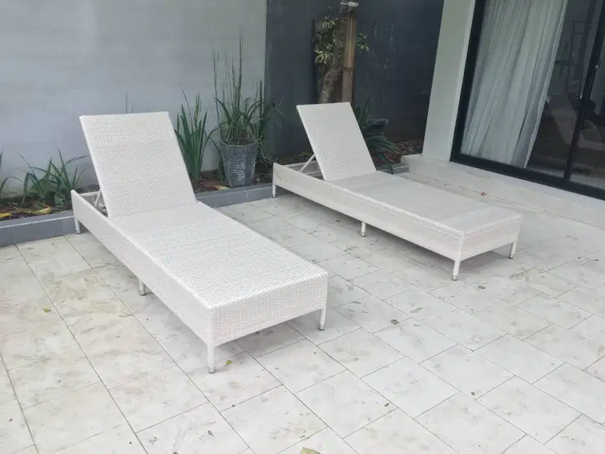 Kursi kolam / lounger rotan sintetis LRS02 Tangerang
