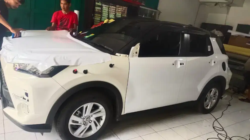 Pasang stiker mobil dan motor