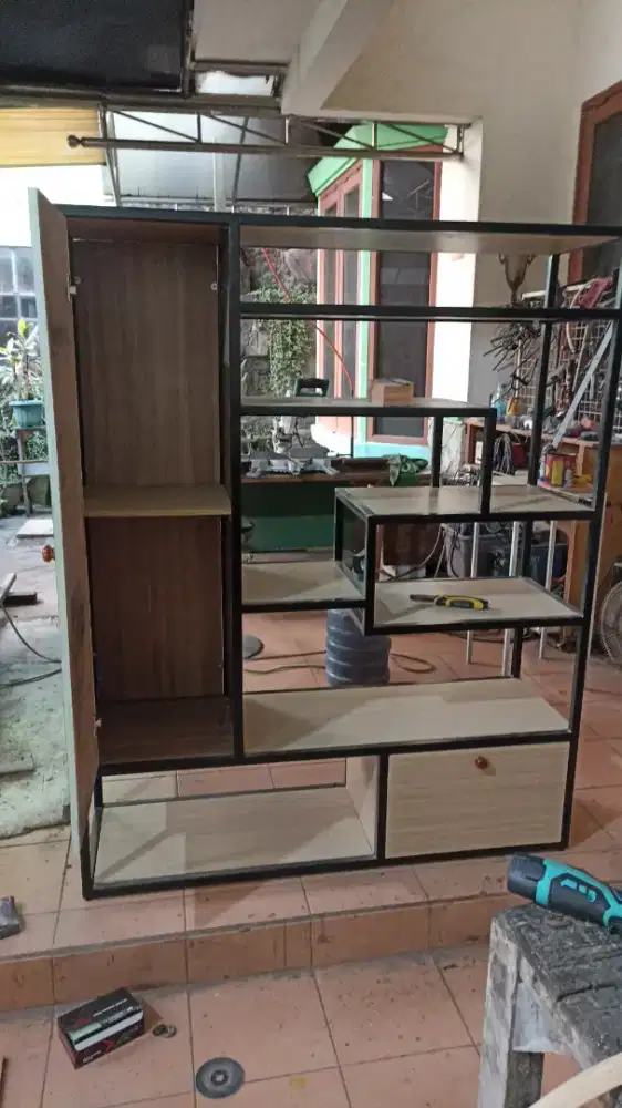 Partisi rak dan lemari