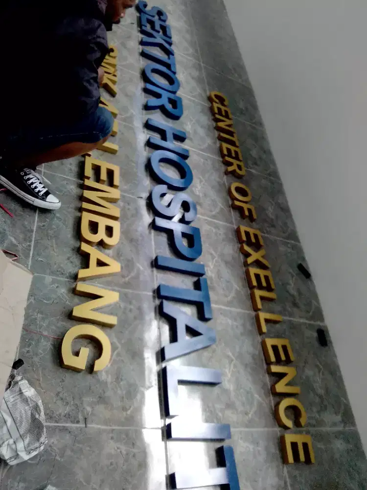 Huruf timbul dan neonbox 08