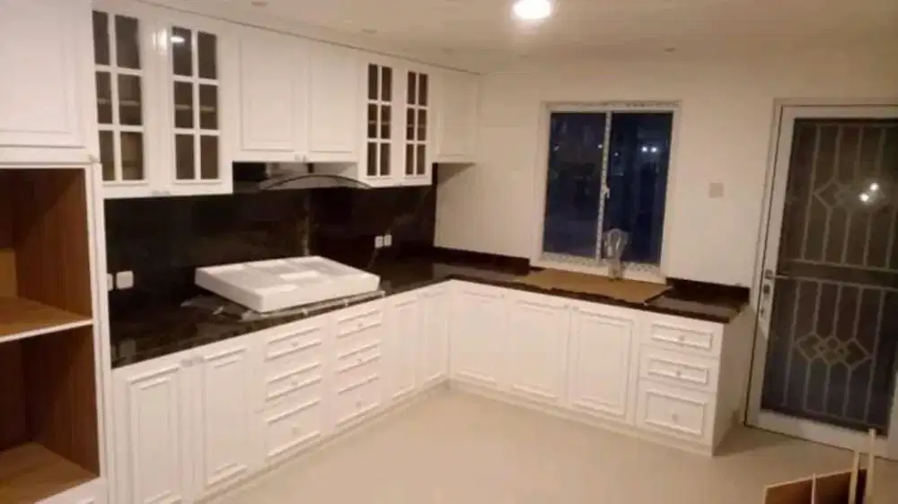 Kitchen set, lemari pakaian, partisi, bed, backdrop tv dll