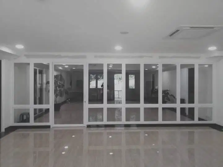 Mengerjakan aluminium dan Kaca - Kusen Pintu Jendela Aluminium