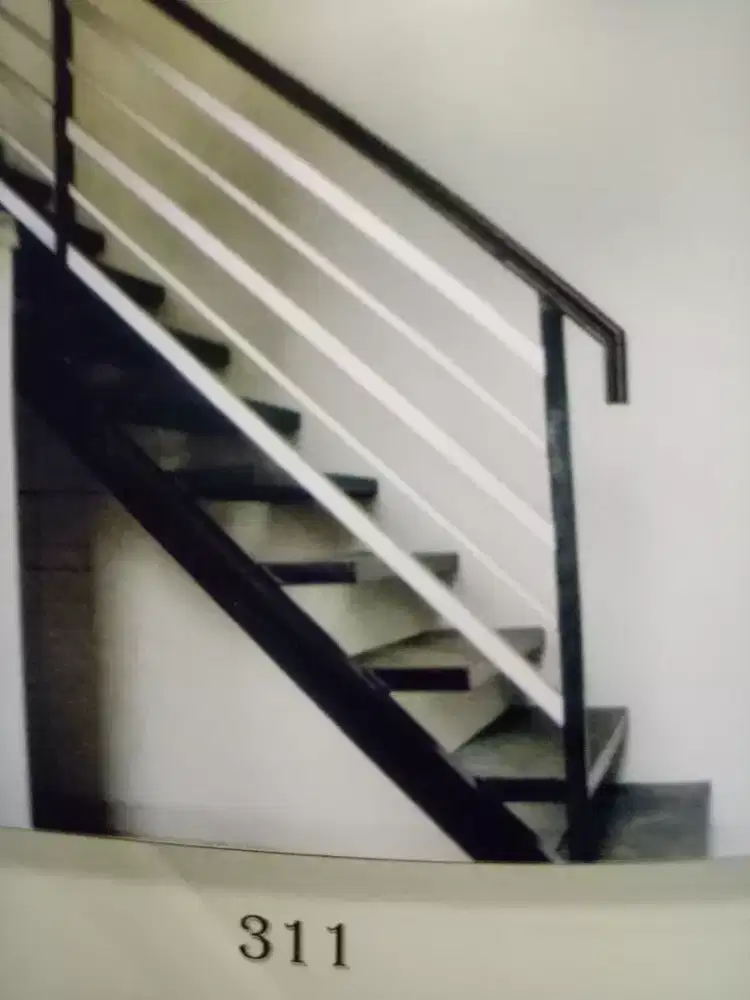 Tangga plat besi bordes hitam