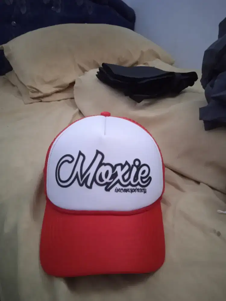 Dijual topi seperti difoto kondisi baru