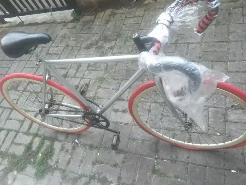 JUAL SUANGAT CEPAAAAT SEKALI SEPEDA FIXIE BANYAK PART BARU NYAMAN