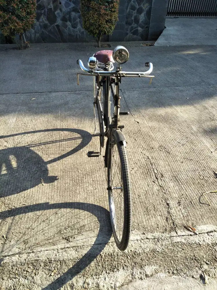 Sepeda Onthel merk Apollo sangat antik dan masih lengkap