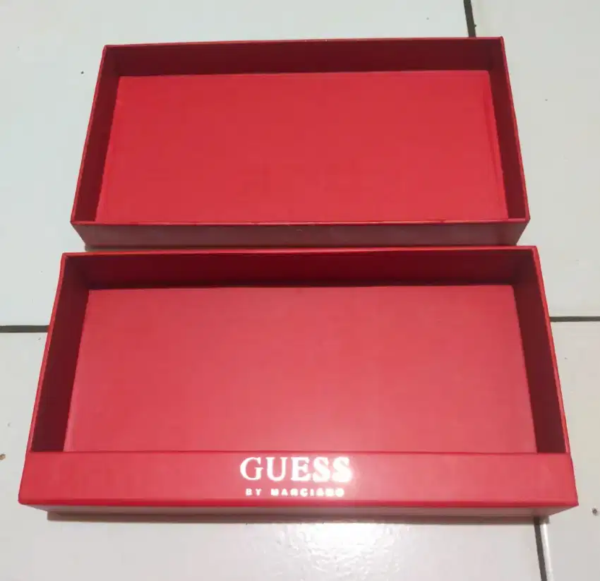 Box dus bekas dompet GUESS by Margiano original .