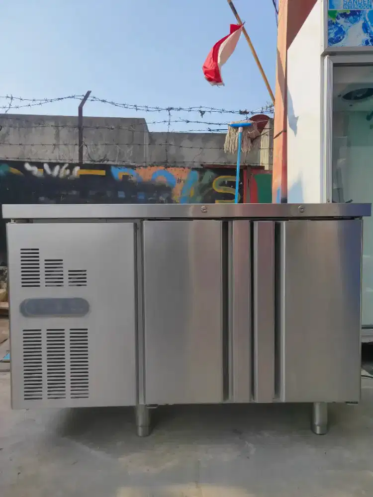 UNDERCOUNTER CHILLER 120 SECOND/BEKAS