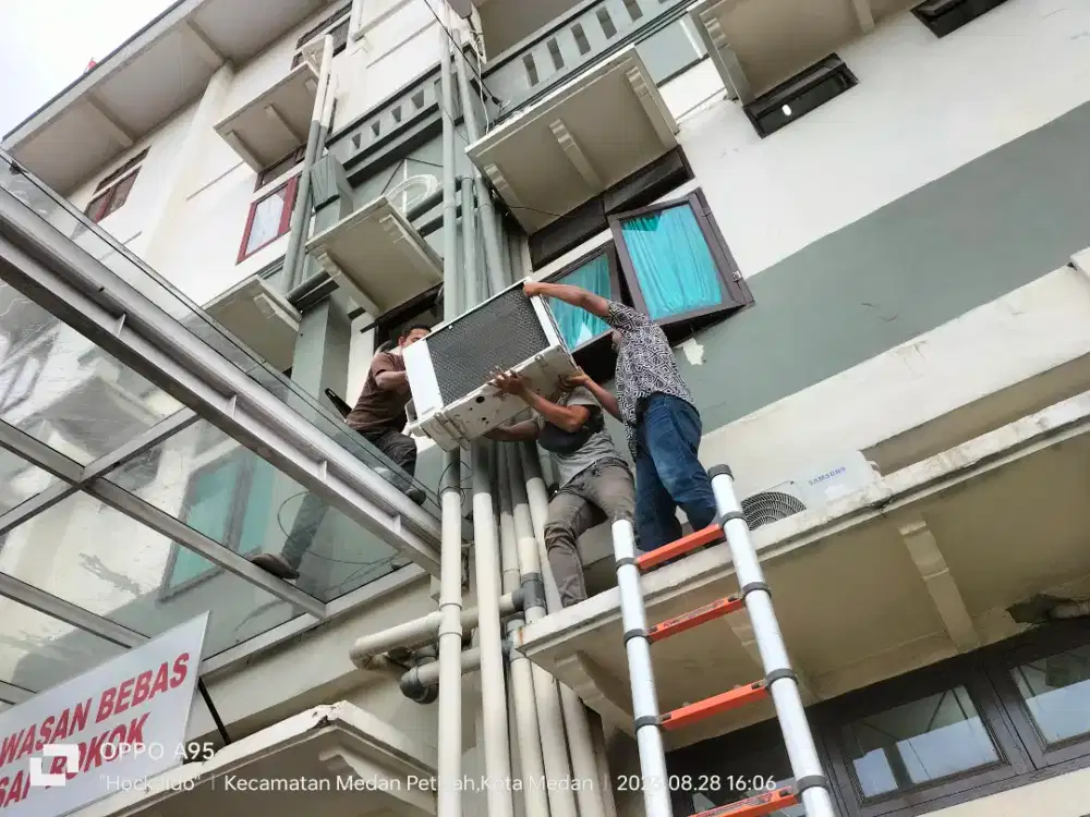 CUCI AC DAN SERVICE BERGARANSI