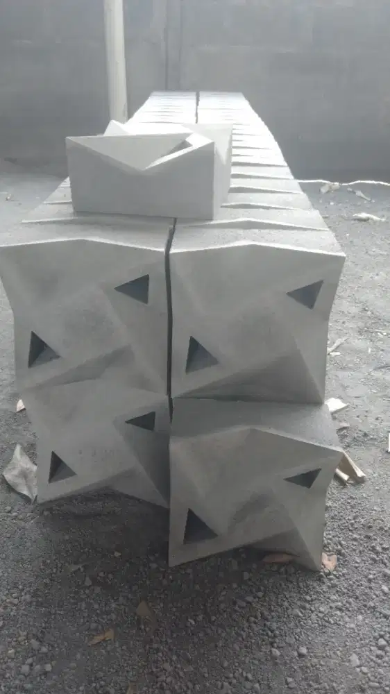 Roster Minimalis bahan beton