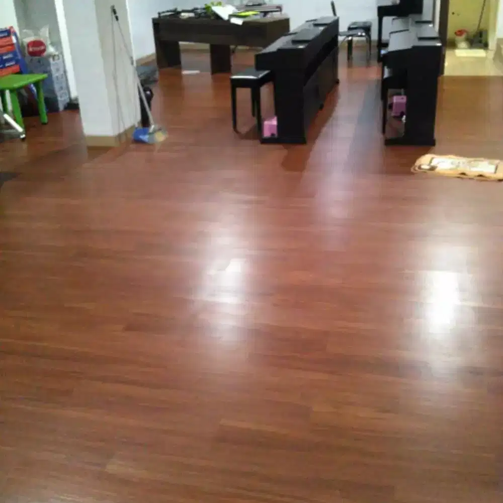 Vinyl plank PVC terpasang