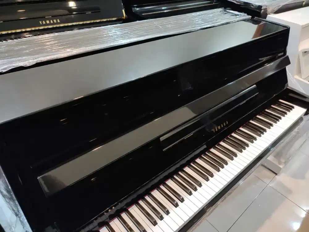 Piano Yamaha LU