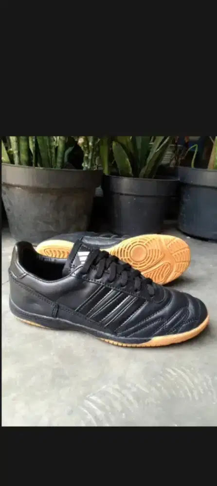 Sepatu putsal kulit asli