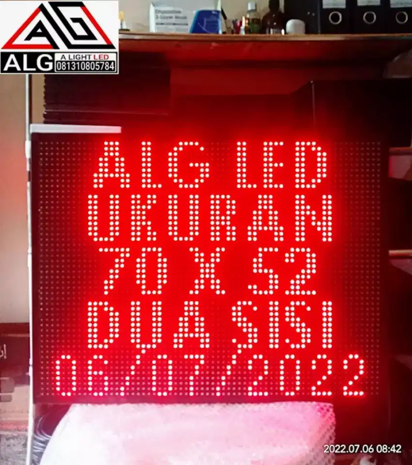 Running text merah dua sisi