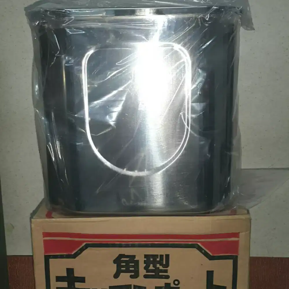 Tempat makanan Stainless  KOINU Japan 18cm 15.5L