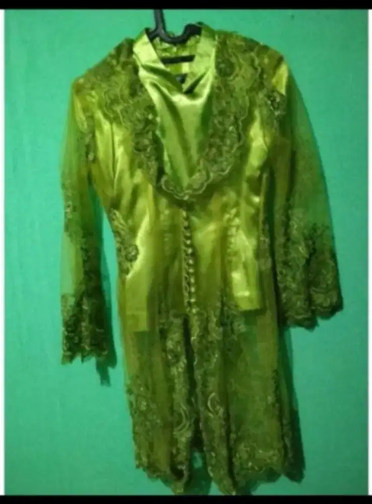 Kebaya dan rok songket