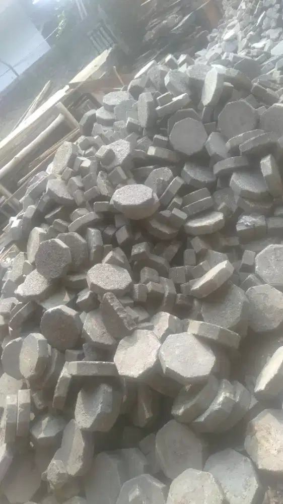 Konblok bekas bongkaran