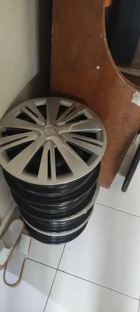 Velg Original Sigra Type M kaleng dan dopnya