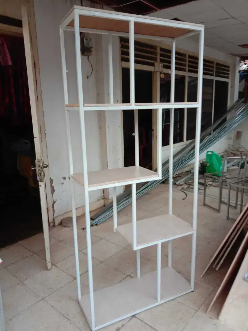 Partisi sekat pembatas ruang