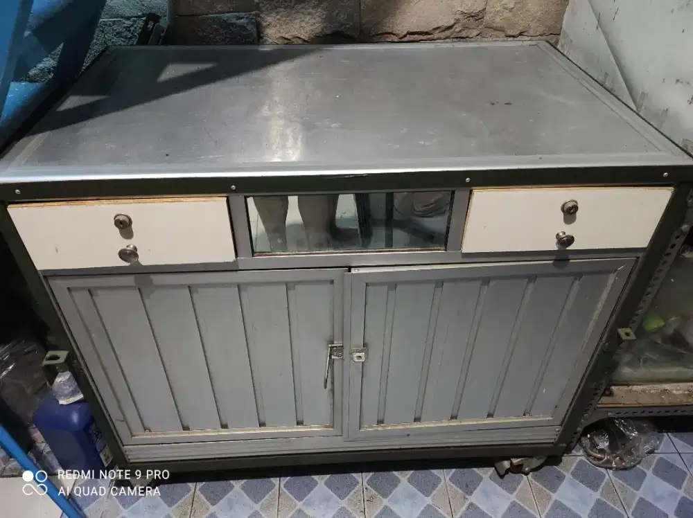 Gerobak etalase jualan bahan alumunium