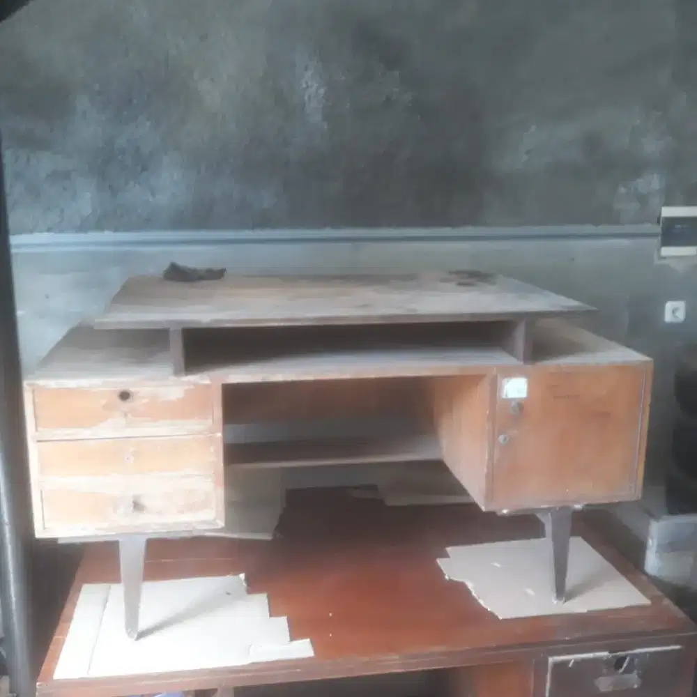 Meja tulis jati tua tebal berat bisa buat meja kerja / meja belajar