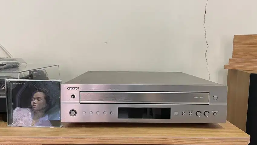 CD Player Merk Yamaha Seri CDC-697 (Natural Sound Compact Disc)