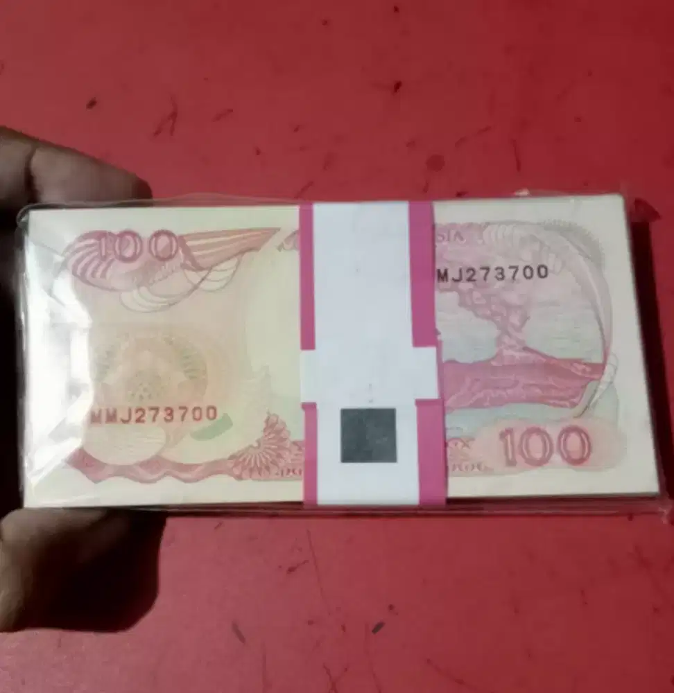 Uang Kertas 100 phinisi Gress no seri urut