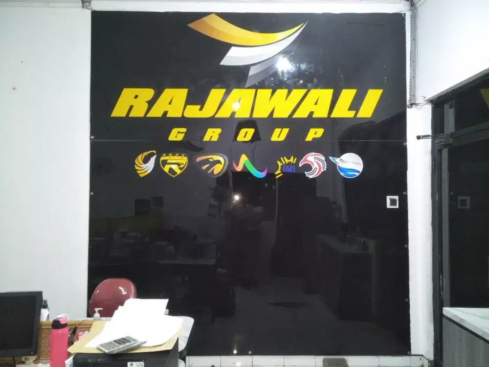 Huruf timbul akrilik