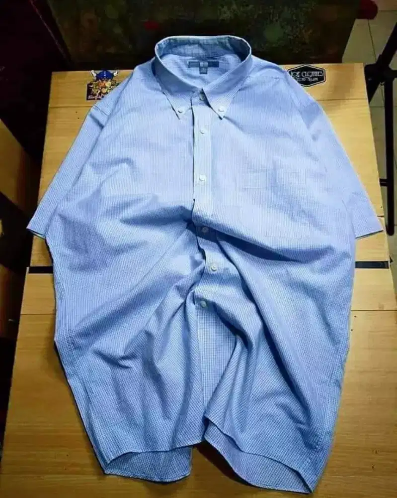 kemeja UNIQLO lengan pendek