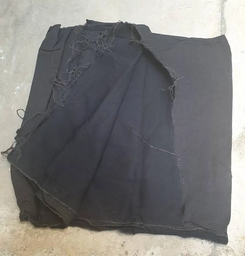 Kain Jeans Tipis Biru Dan Hitam