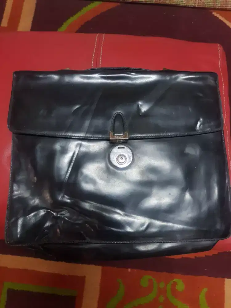 Tas kerja bally ori bahan full kulit masih mulus