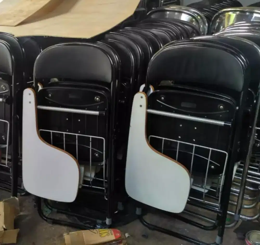 kursi kampus , kursi belajar , kursi kuliah atau kursi bimble