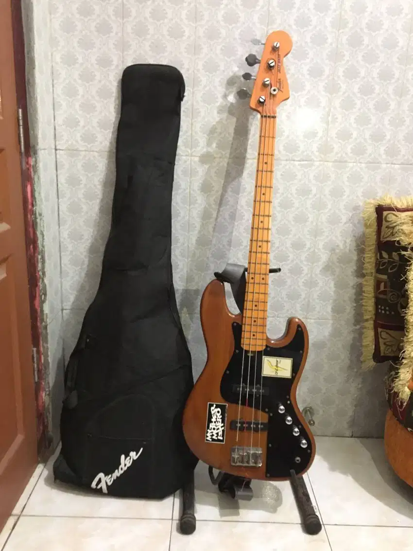 Bass Gitar merk Tender