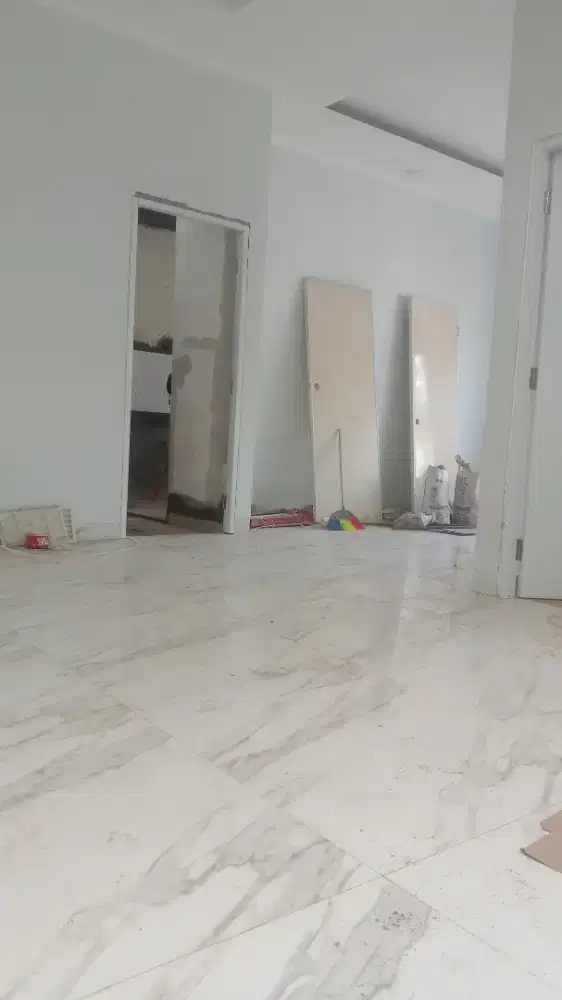 Pasang kramik lantai+diding