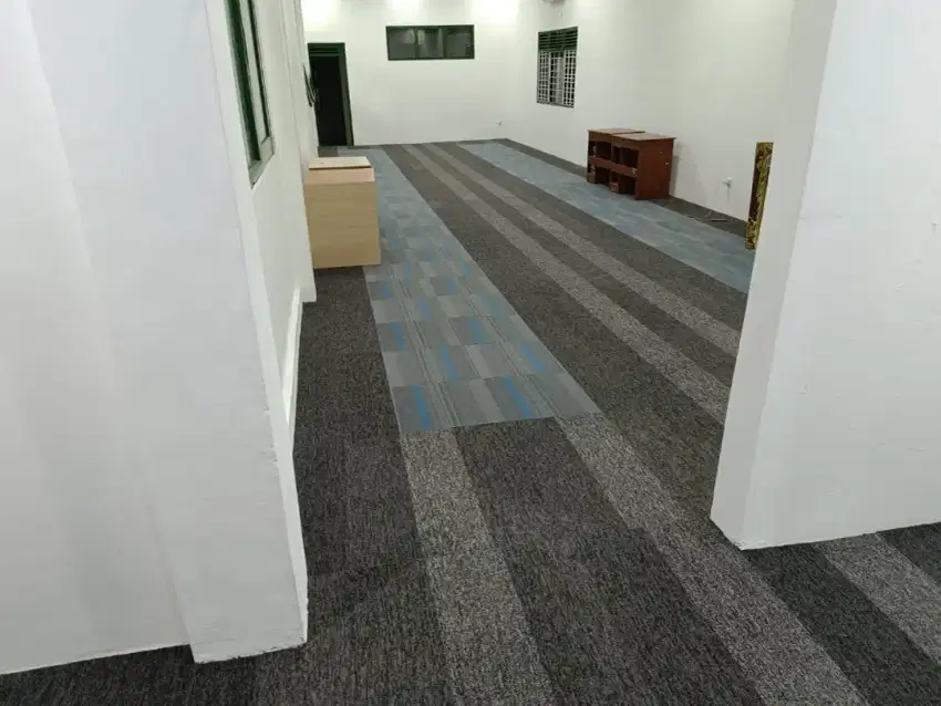 Karpet tile untuk kantor, ruang meeting dan aula