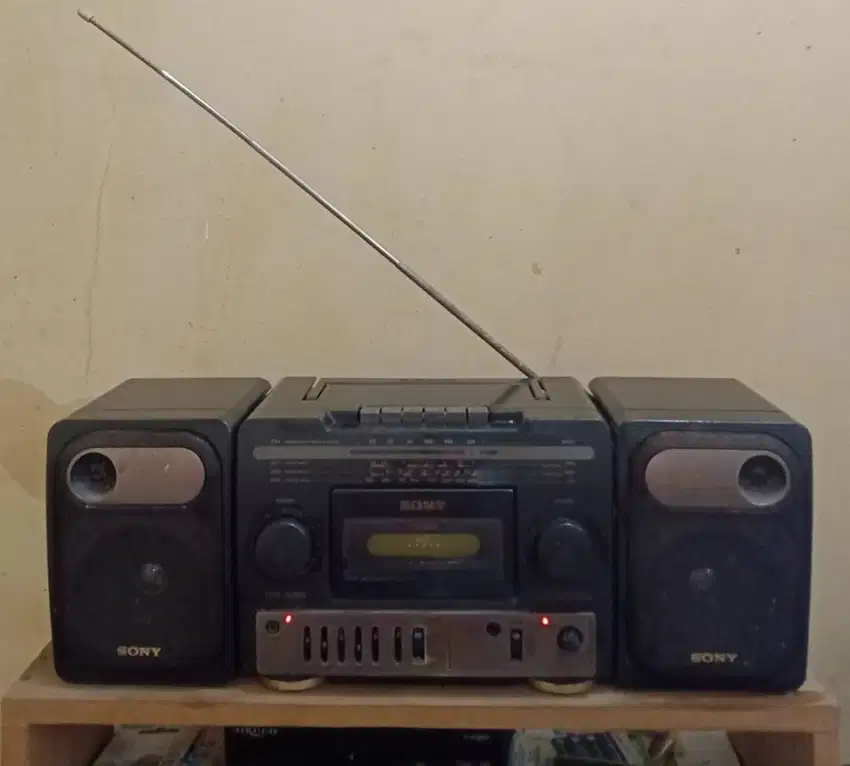 Boombox Vintage SONY 4Band Radio Cassette-Corder CFS-1033S Japan ASLI.