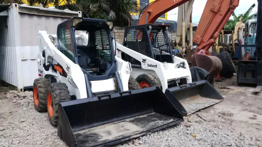 Jual  wheel skid steer loader bobcat kapasitas 0.8 s/d 2 m3