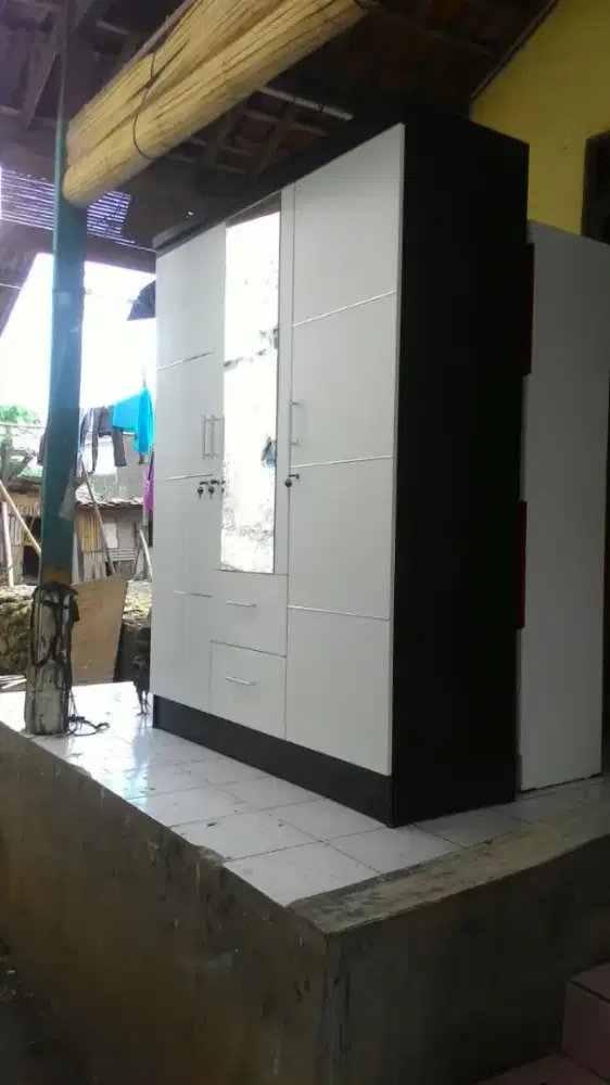 Lemari 3 pintu baruu