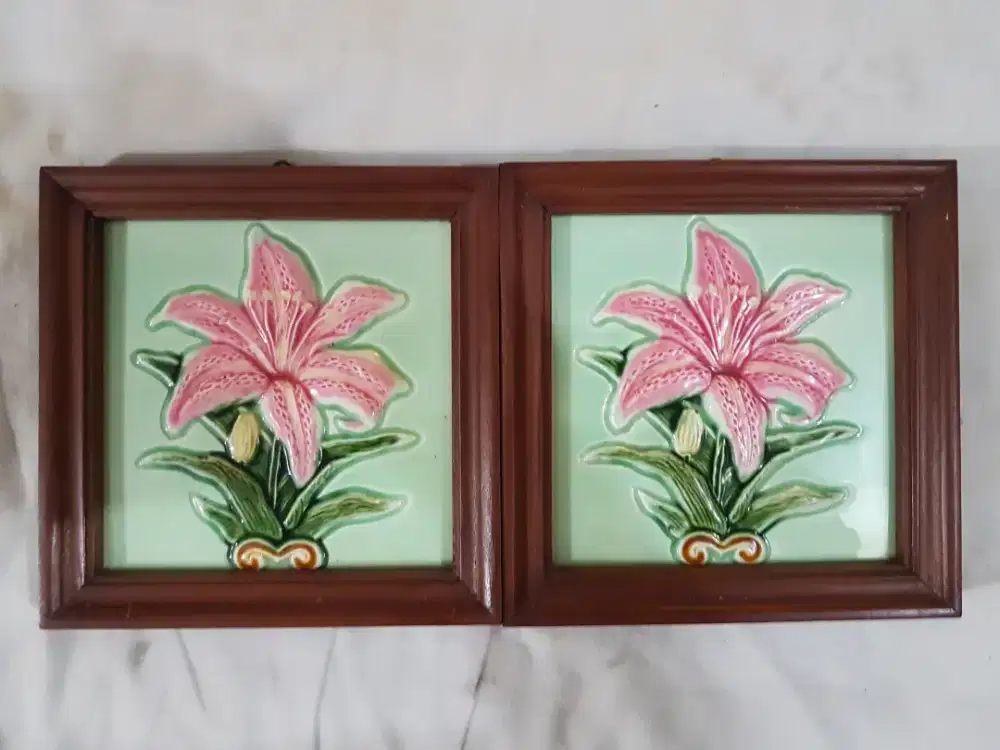 Sepasang 'Tegel' Keramik kuno