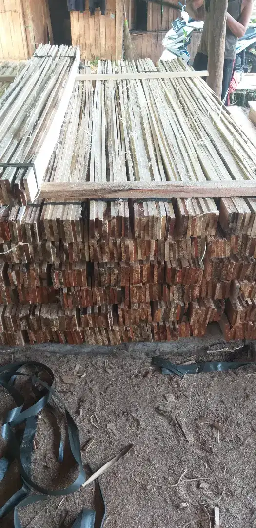 Menjual kayu segala ukuran buat packing peti pabrik