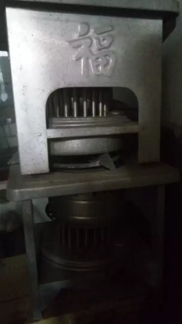 Kompor minyak tanah masih nyala ada 2 kompor