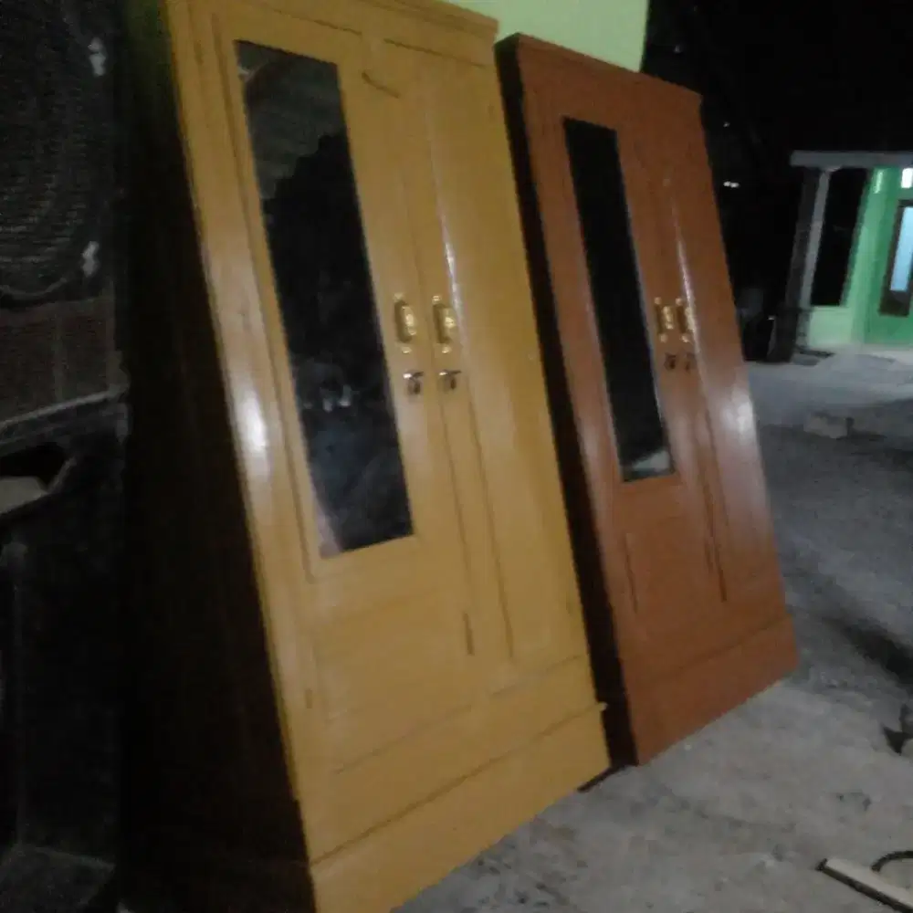 Almari bahan kayu meranti