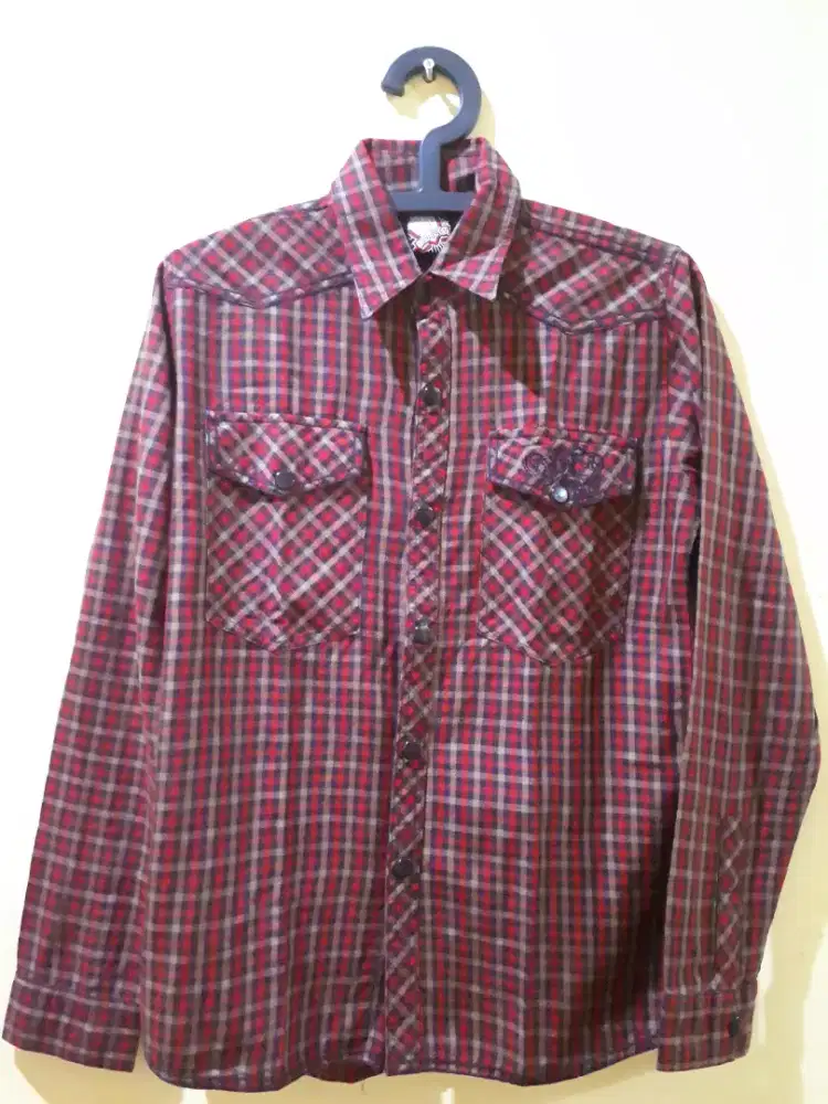 Kemeja Lengan Panjang Motif Kotak-Kotak