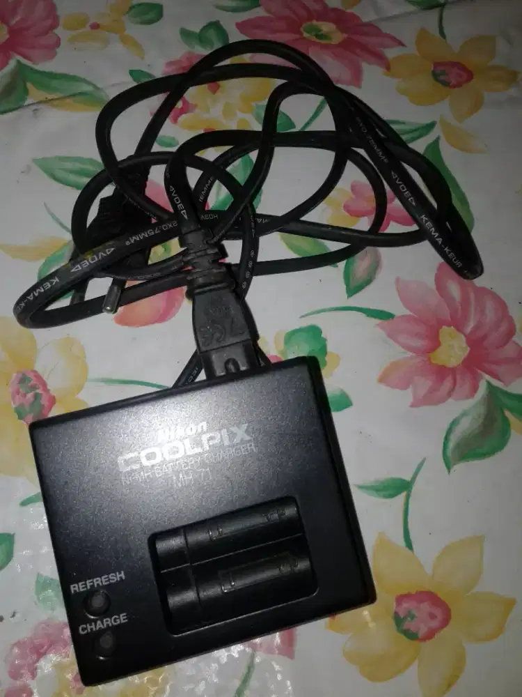 Nikon charger batere AA siap pakai nego cod rungkut ok bos