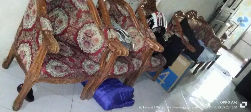 Bangku ruang tamu