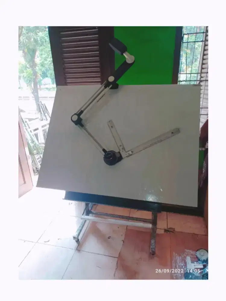 Meja gambar arsitek bandul