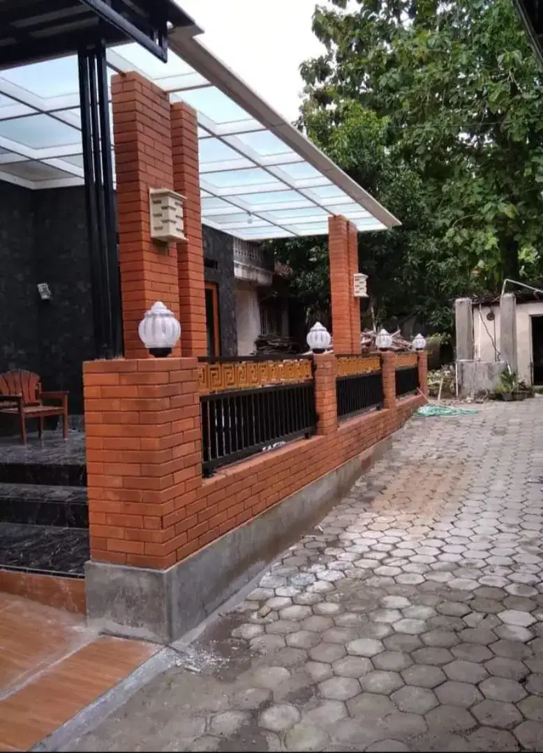 Bata merah pres dan bata tempel